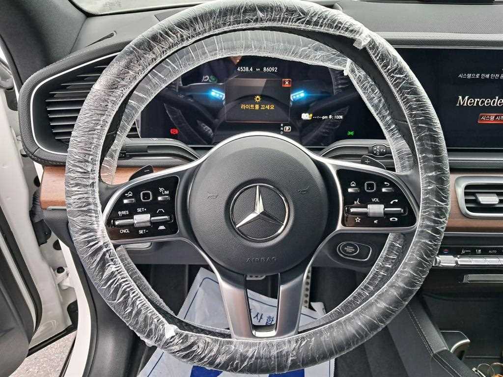 Mercedes-Benz GLE-Class — photo 07