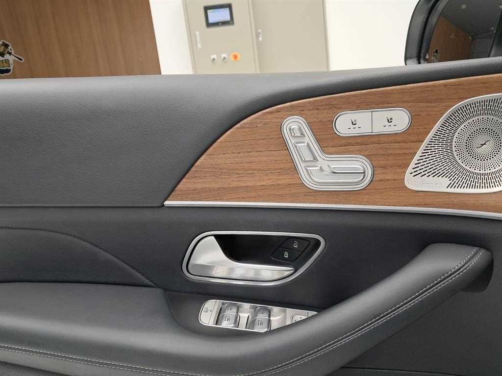 Mercedes-Benz GLE-Class — photo 13