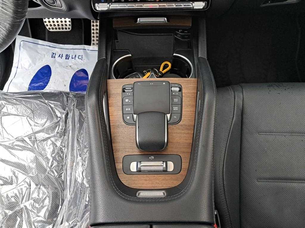 Mercedes-Benz GLE-Class — photo 14