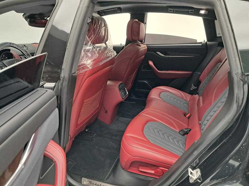 Maserati Levante — photo 12