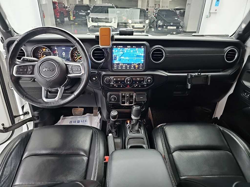 Jeep Wrangler — photo 07