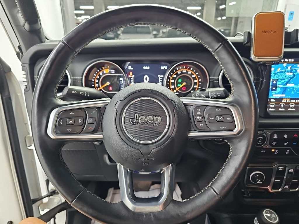 Jeep Wrangler — photo 09