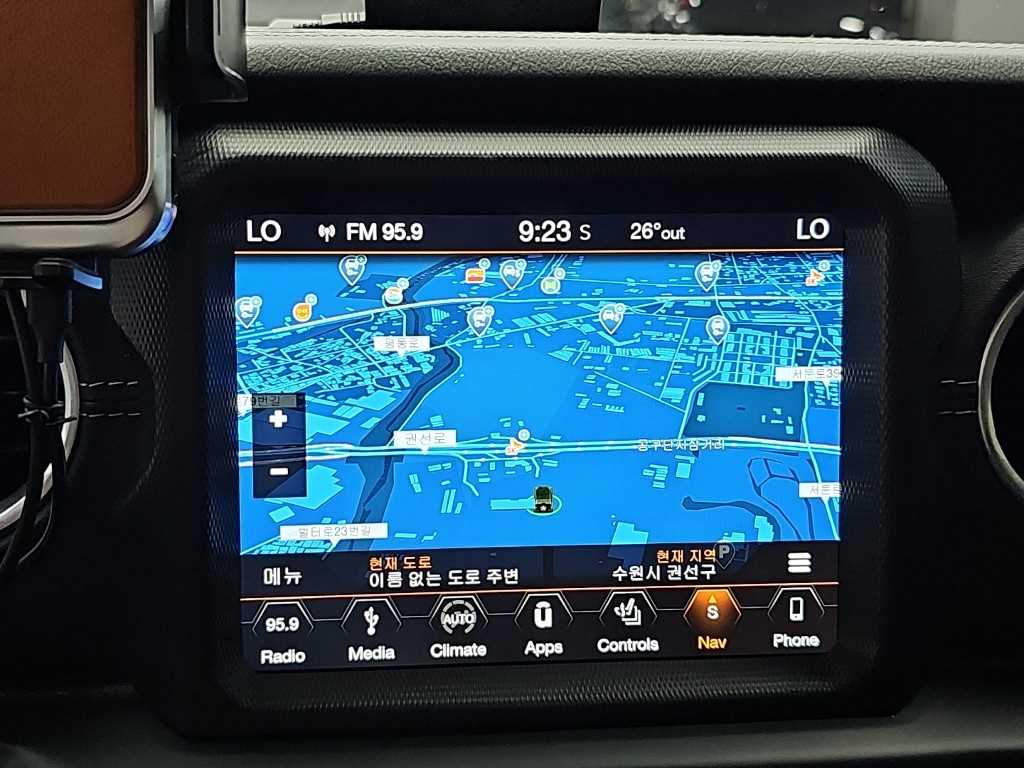 Jeep Wrangler — photo 14