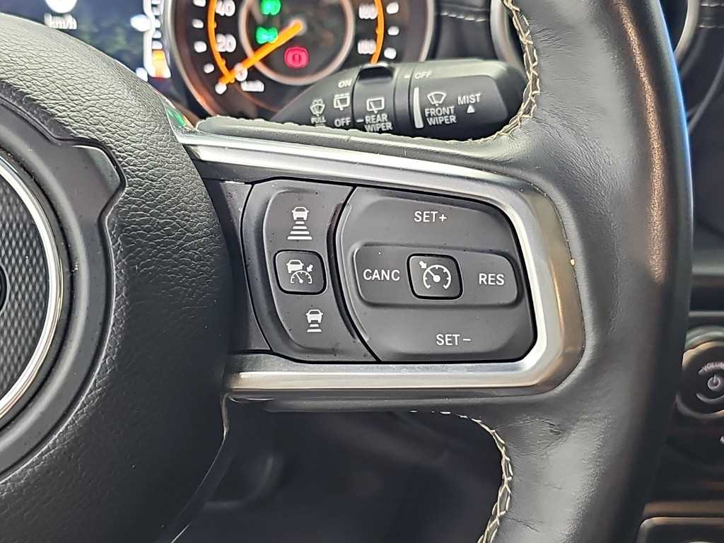 Jeep Wrangler — photo 18