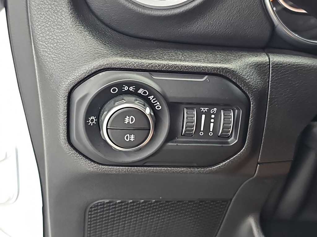 Jeep Wrangler — photo 19