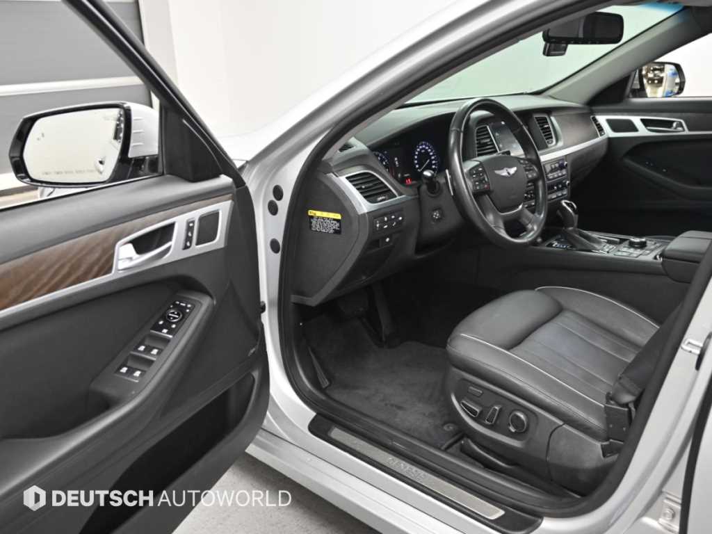 Hyundai Genesis — photo 11