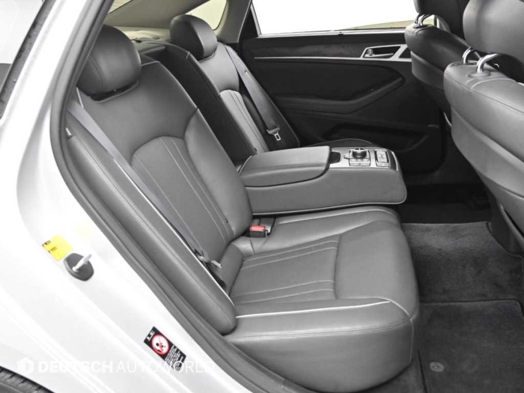 Hyundai Genesis — photo 12