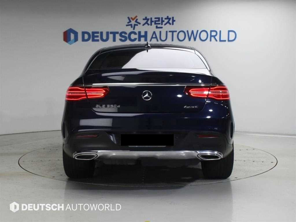 Mercedes-Benz GLE-Class — photo 04
