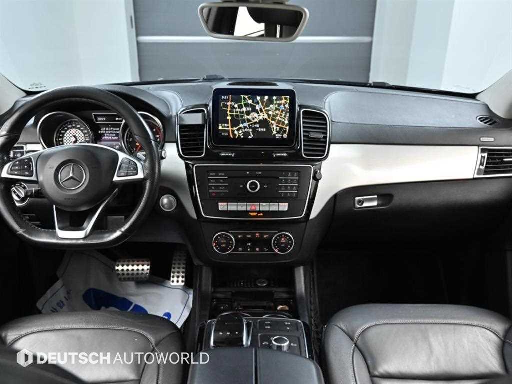 Mercedes-Benz GLE-Class — photo 07