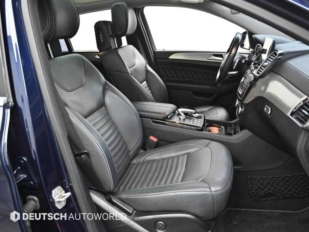 Mercedes-Benz GLE-Class — photo 10