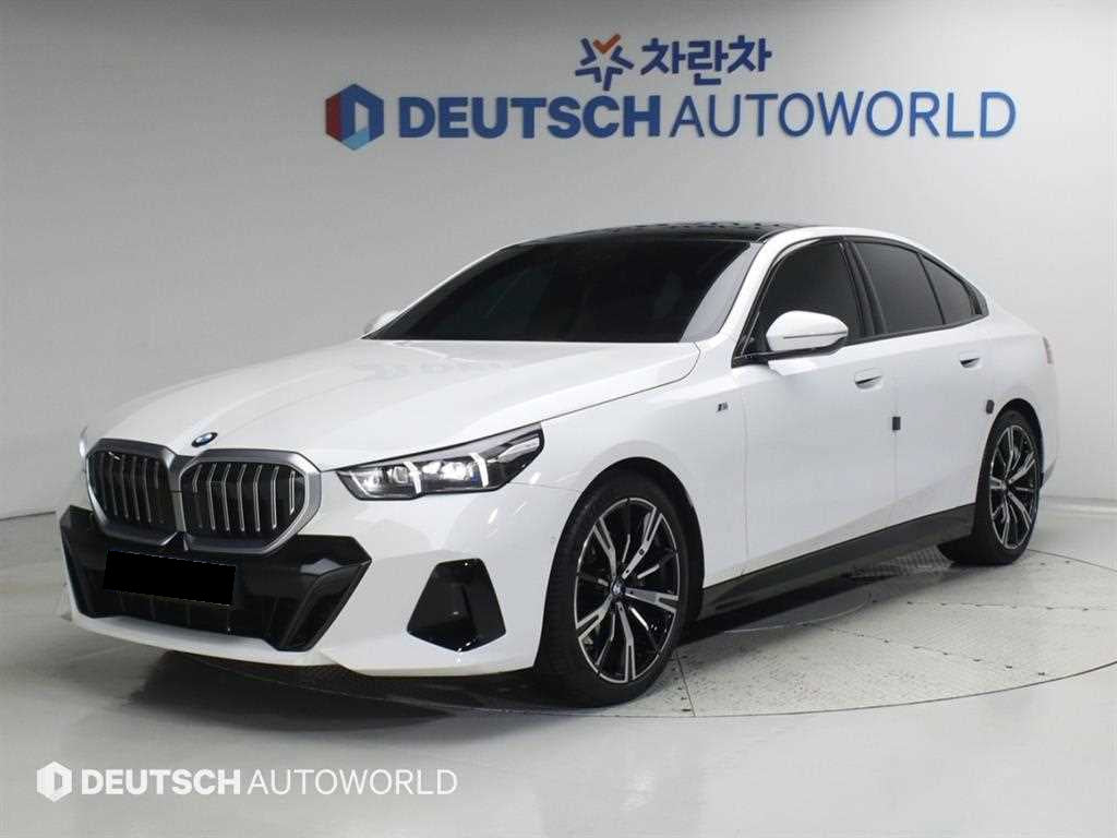 BMW 5-Series — photo 01
