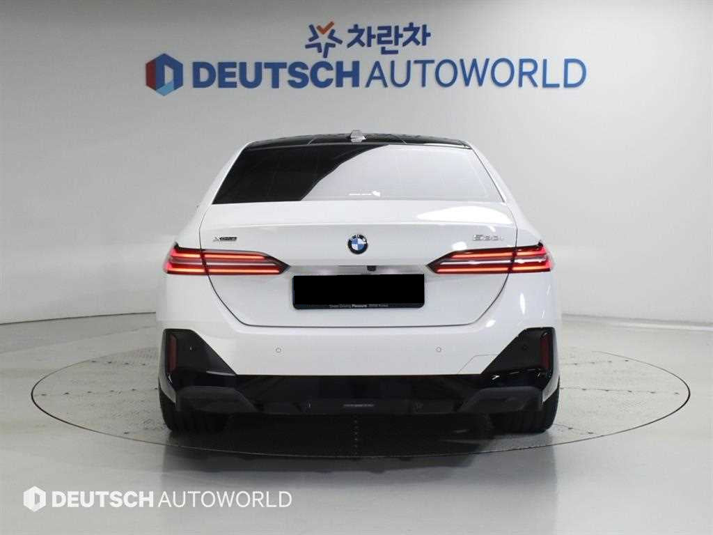 BMW 5-Series — photo 04