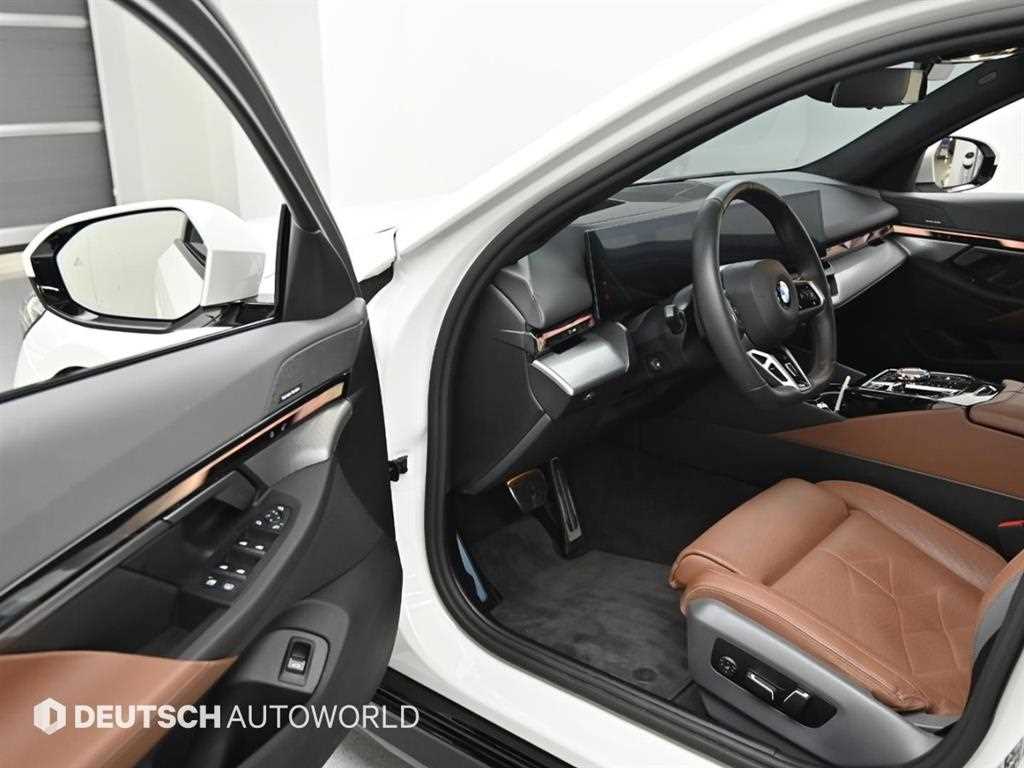 BMW 5-Series — photo 11