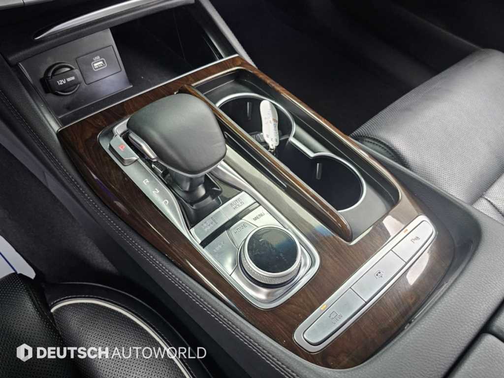 Kia K9 — photo 09