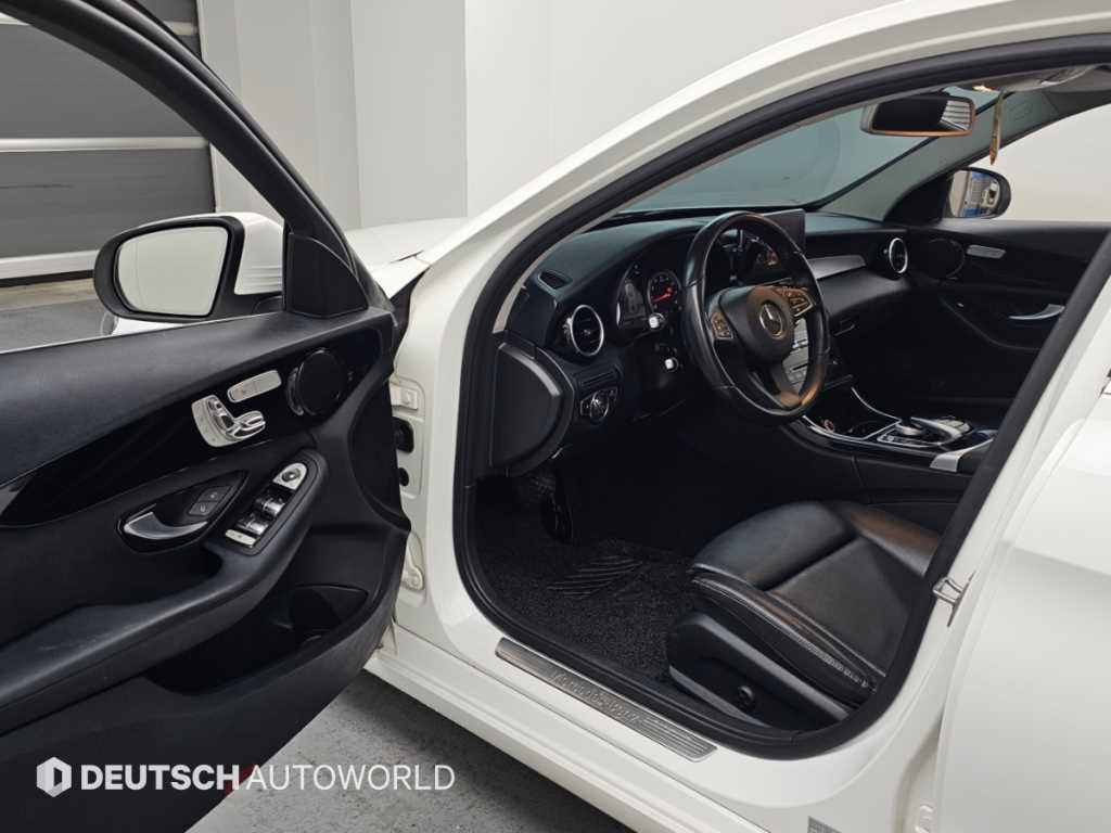 Mercedes-Benz C-Class — photo 11