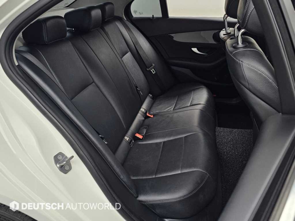 Mercedes-Benz C-Class — photo 12