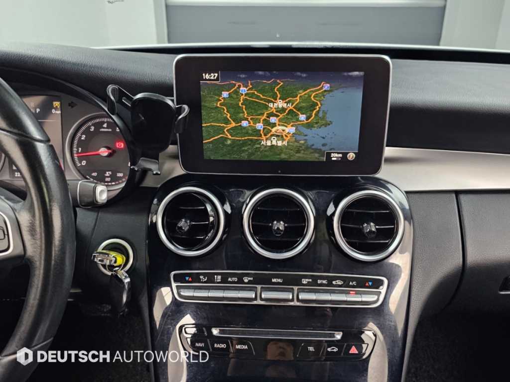 Mercedes-Benz C-Class — photo 14
