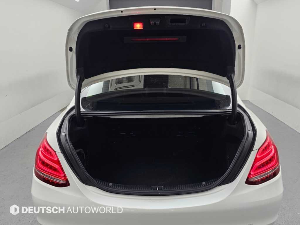 Mercedes-Benz C-Class — photo 19