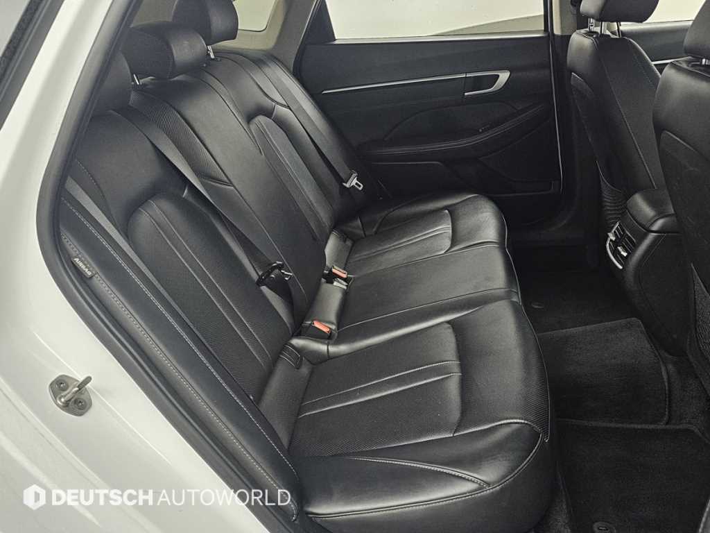Hyundai Sonata — photo 12