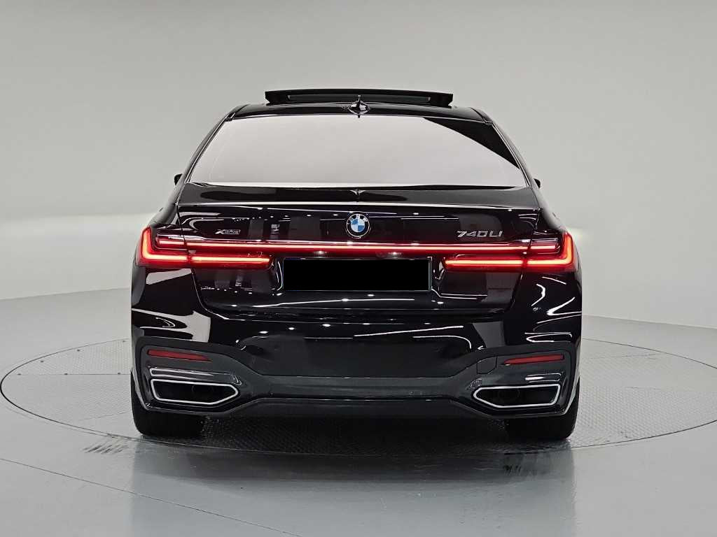 BMW 7-Series — photo 03
