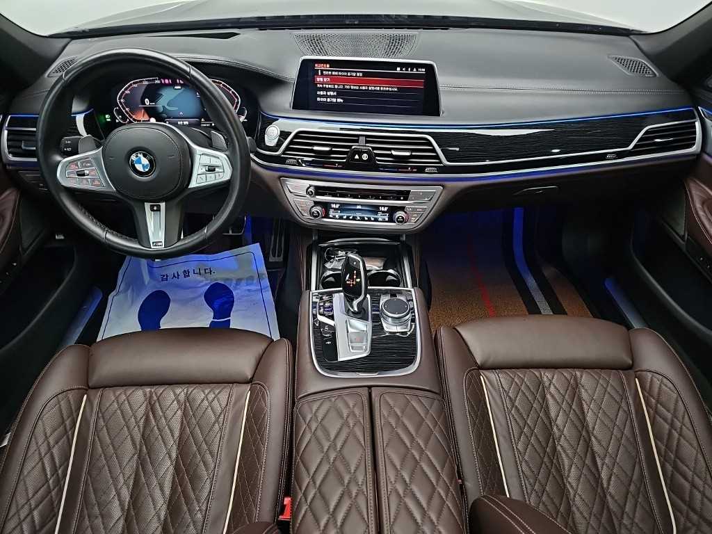 BMW 7-Series — photo 07