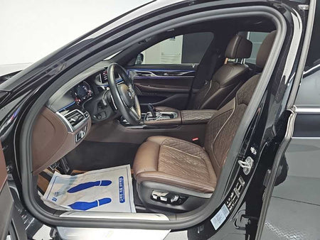 BMW 7-Series — photo 11