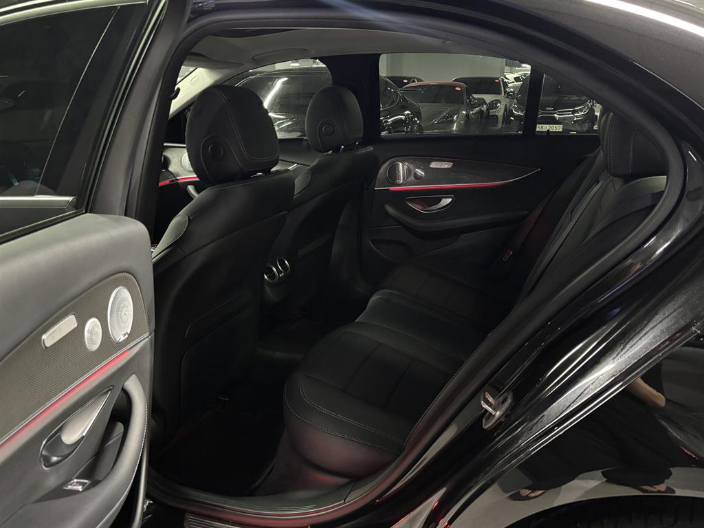 Mercedes-Benz E-Class — photo 08