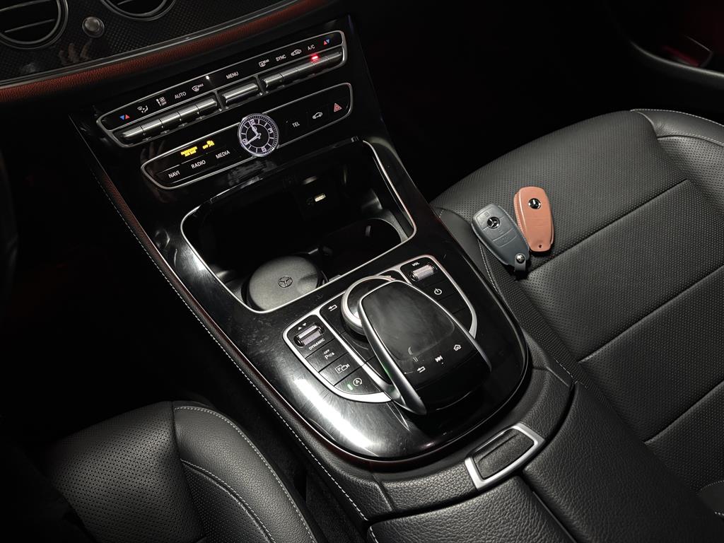 Mercedes-Benz E-Class — photo 10