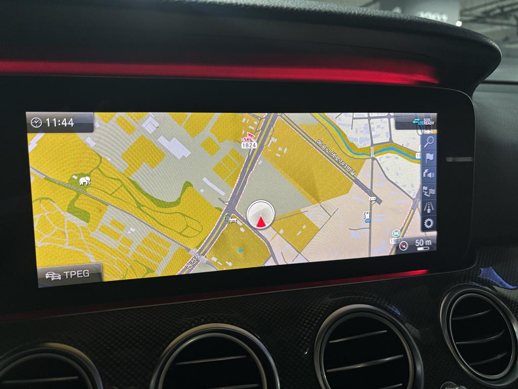 Mercedes-Benz E-Class — photo 11