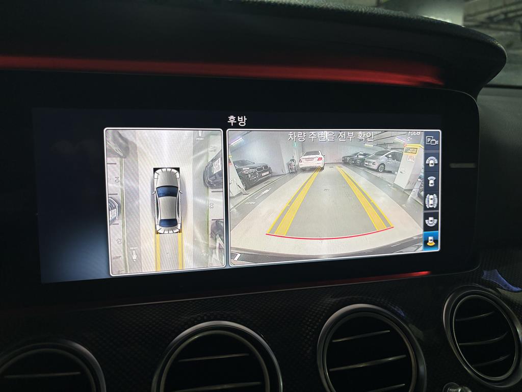 Mercedes-Benz E-Class — photo 12