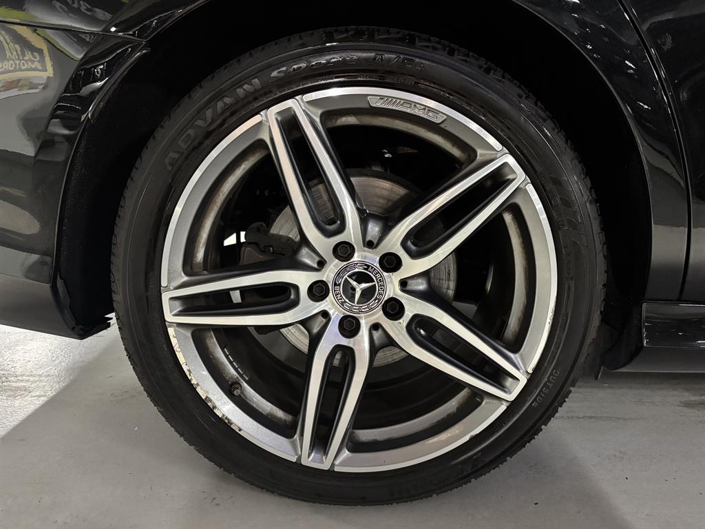 Mercedes-Benz E-Class — photo 19