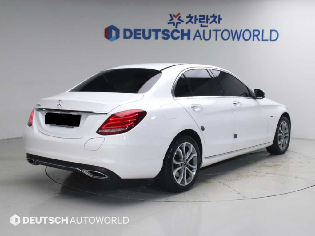 Mercedes-Benz C-Class — photo 02