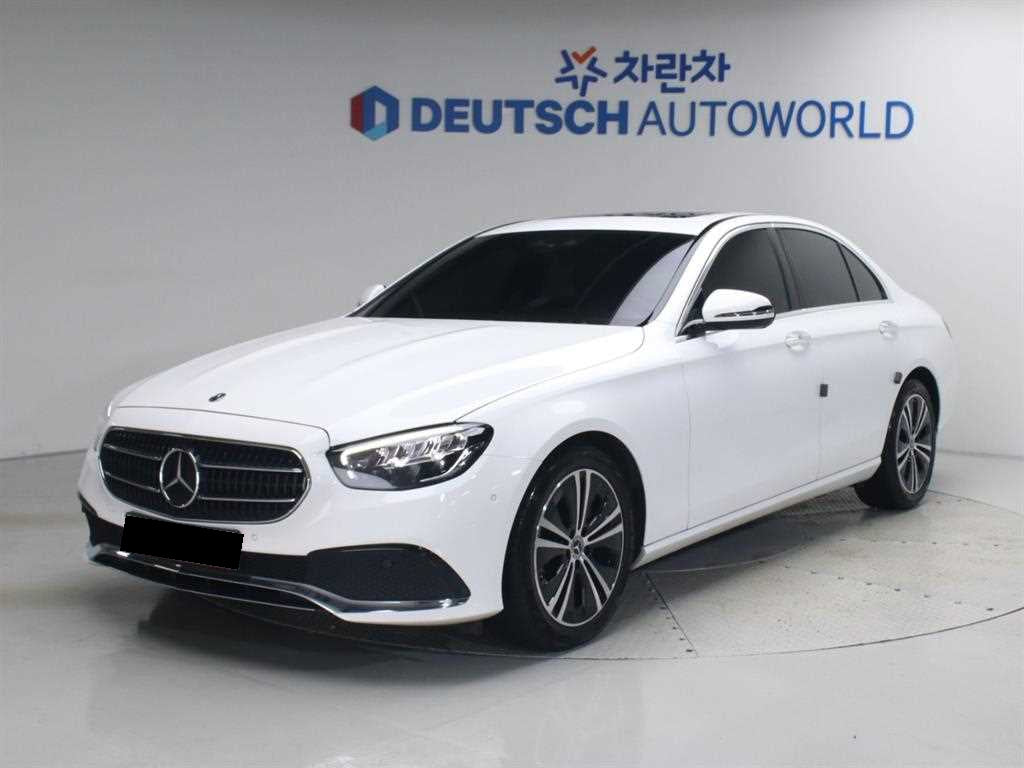 Mercedes-Benz E-Class — photo 01