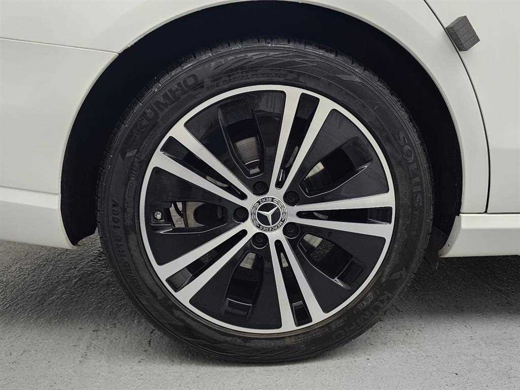 Mercedes-Benz E-Class — photo 05