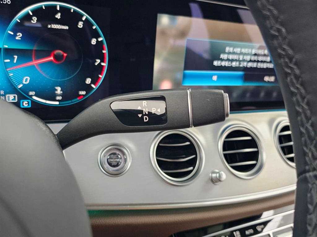 Mercedes-Benz E-Class — photo 09
