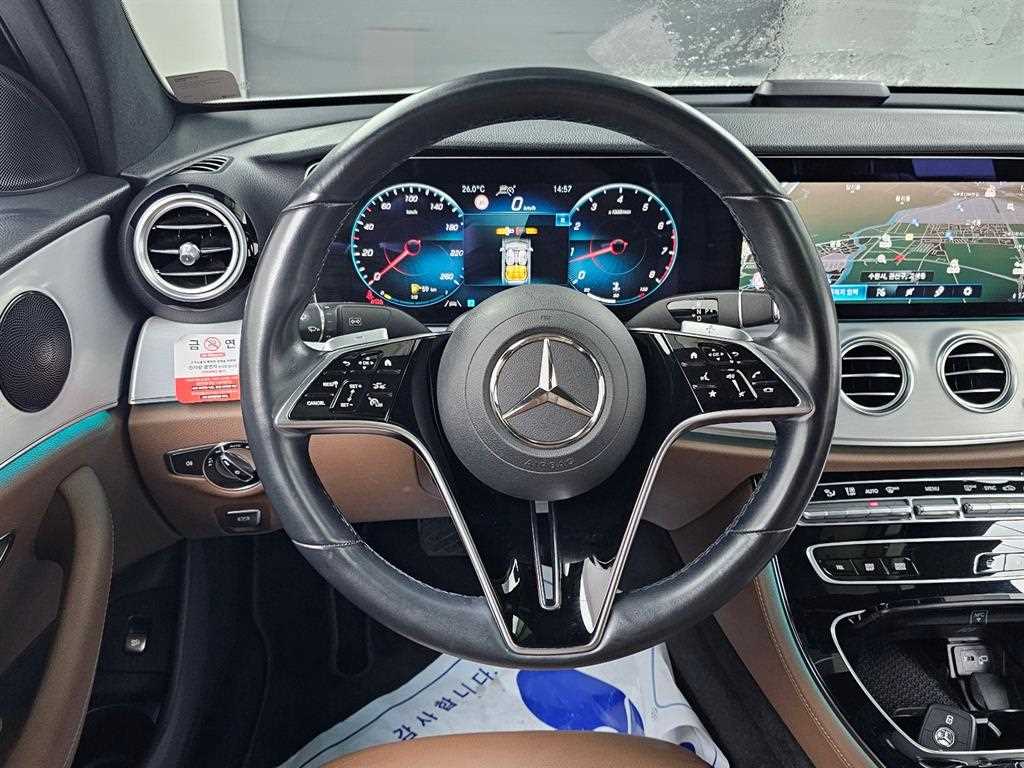 Mercedes-Benz E-Class — photo 13