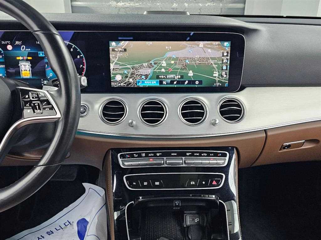 Mercedes-Benz E-Class — photo 14