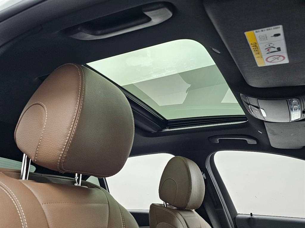 Mercedes-Benz E-Class — photo 18