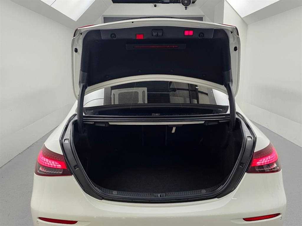 Mercedes-Benz E-Class — photo 19