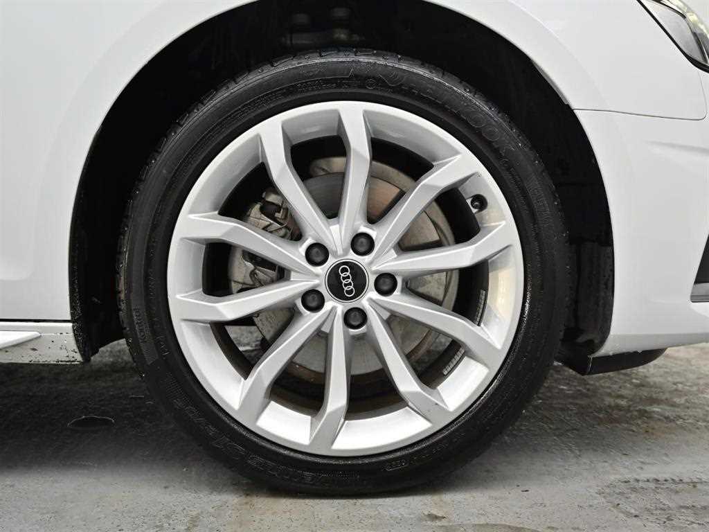 Audi A4 — photo 05