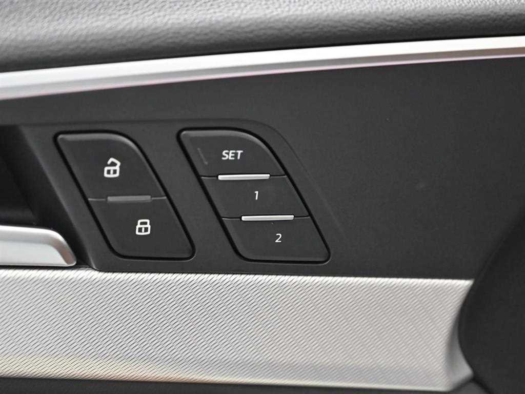 Audi A4 — photo 16