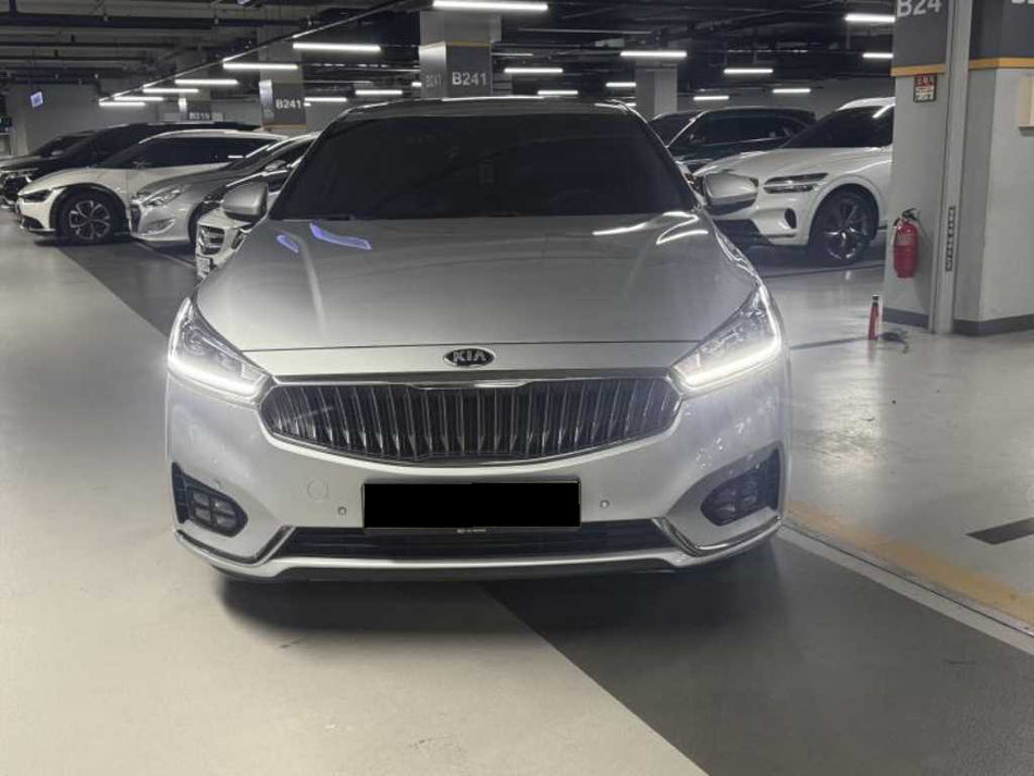Kia K7 — photo 01