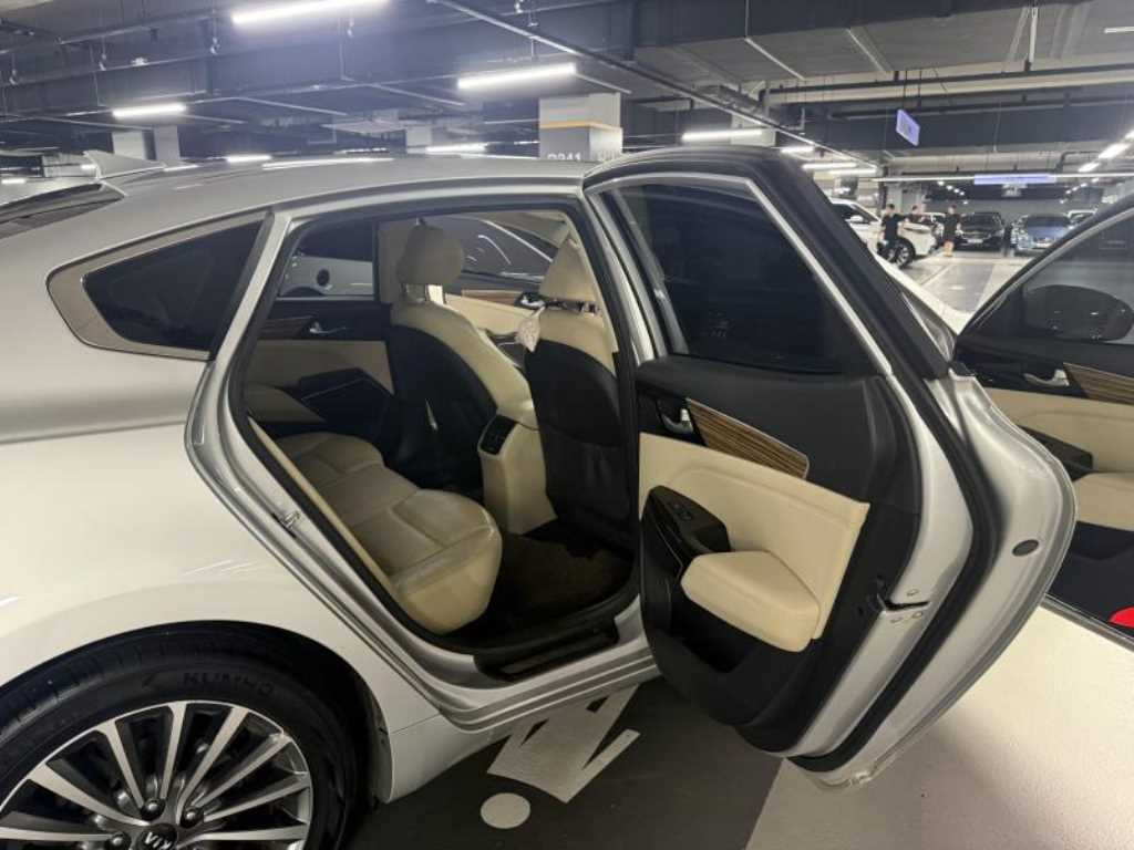 Kia K7 — photo 08