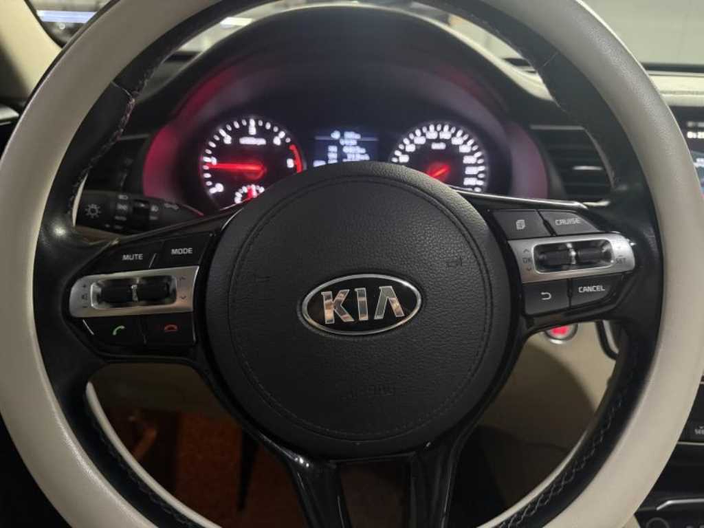 Kia K7 — photo 10