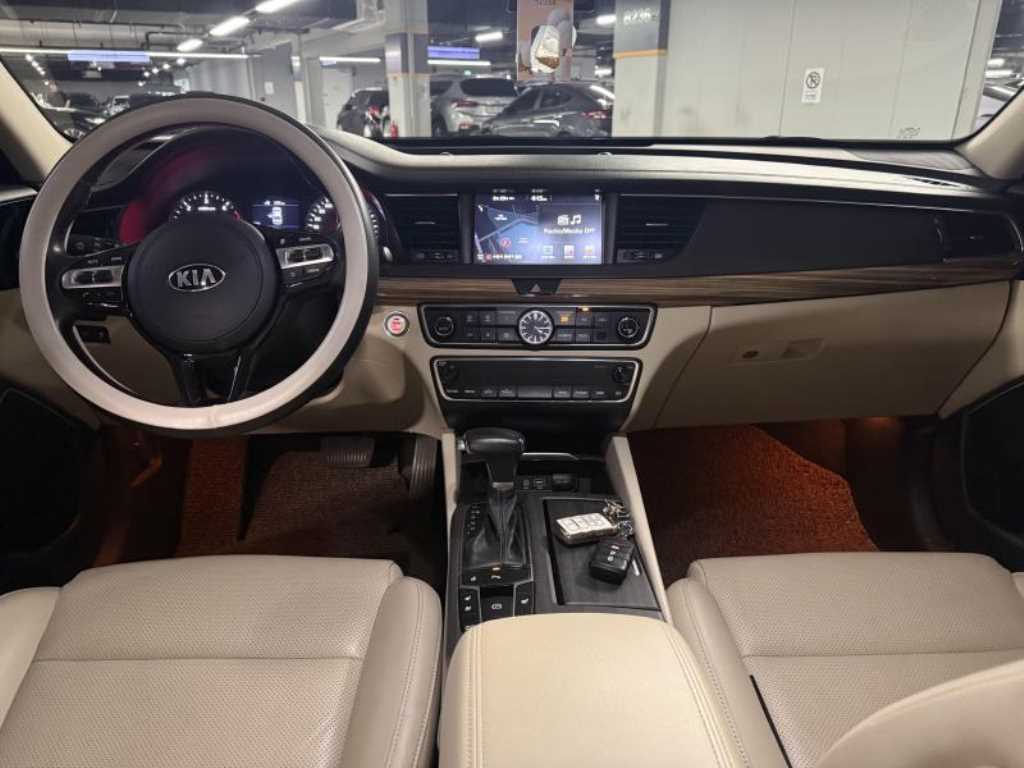 Kia K7 — photo 12