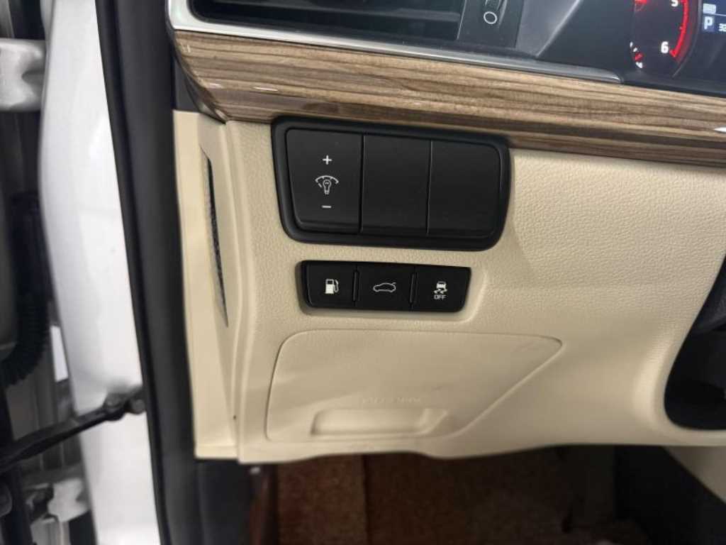 Kia K7 — photo 16