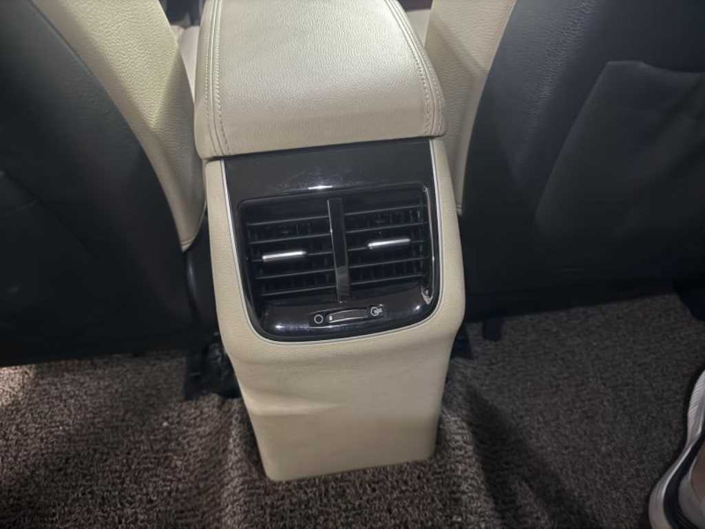 Kia K7 — photo 18