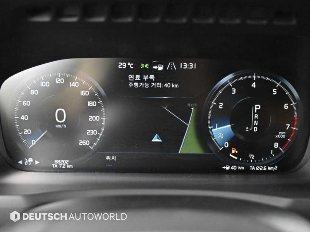 Volvo XC90 — photo 05