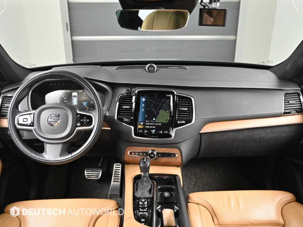 Volvo XC90 — photo 08
