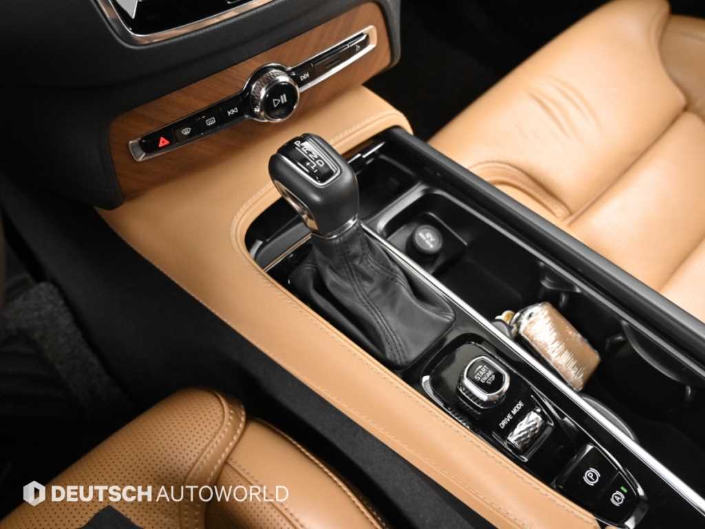 Volvo XC90 — photo 09